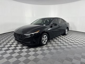 Used 2021 Hyundai Elantra SE image 1