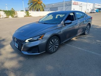 Used 2023 Nissan Altima 2.5 SV image 1