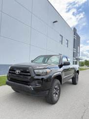 Used 2017 Toyota Tacoma SR image 1