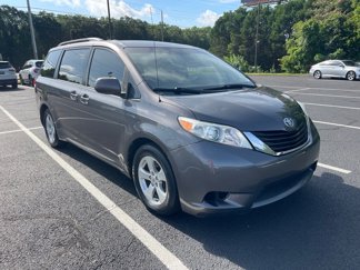 Used 2014 Toyota Sienna LE image 1