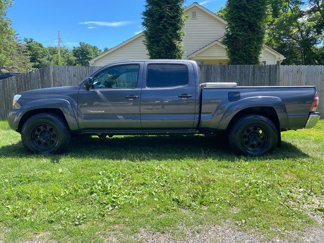 Used 2011 Toyota Tacoma 4x4 Double Cab image 1