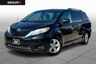 Used 2014 Toyota Sienna LE image 1