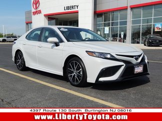 Used 2024 Toyota Camry SE image 1