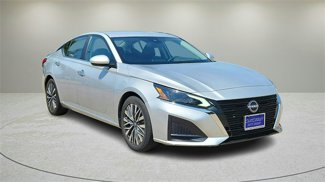 Used 2023 Nissan Altima 2.5 SV image 1