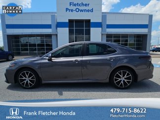 Used 2023 Toyota Camry SE image 1