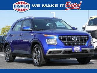 Used 2024 Hyundai Venue SEL video 1