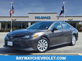 Used 2020 Toyota Camry LE image 1