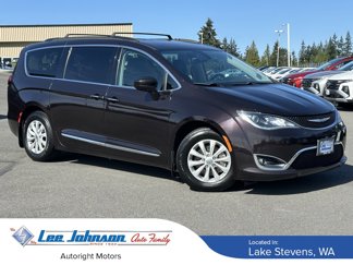 Used 2017 Chrysler Pacifica Touring-L image 1