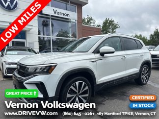 Used 2022 Volkswagen Taos SE image 1