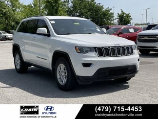 Used 2020 Jeep Grand Cherokee Laredo image 1