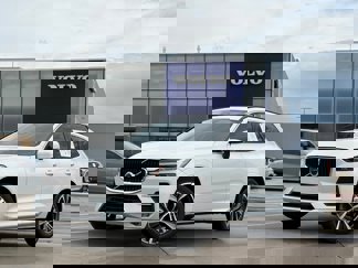 Certified 2022 Volvo XC60 B5 Momentum image 1