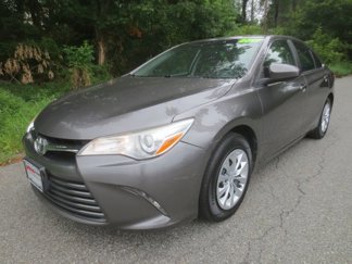Used 2017 Toyota Camry image 1