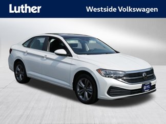 Certified 2024 Volkswagen Jetta SE w/ Panoramic Sunroof Package image 1