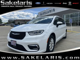 Used 2023 Chrysler Pacifica Touring-L image 1
