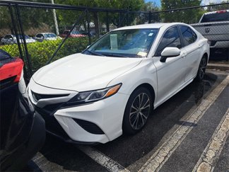 Used 2020 Toyota Camry SE image 1