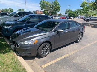 Used 2020 Ford Fusion SE image 1