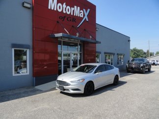 Used 2017 Ford Fusion SE image 1