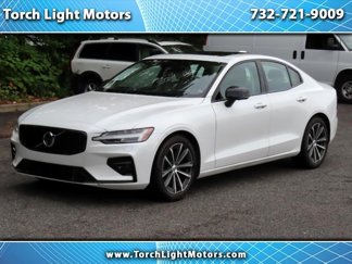 Used 2022 Volvo S60 B5 Momentum image 1