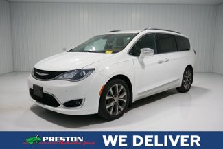 Used 2017 Chrysler Pacifica Limited image 1