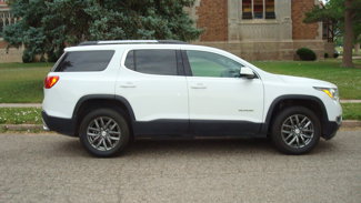 Used 2019 GMC Acadia SLT image 1