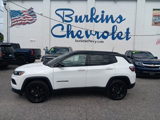 Used 2022 Jeep Compass Latitude image 1