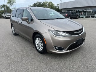 Used 2018 Chrysler Pacifica Touring Plus image 1