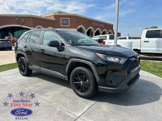 Used 2020 Toyota RAV4 LE image 1