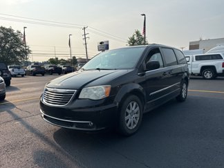 Used 2014 Chrysler Town & Country Touring image 1