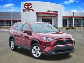 Used 2021 Toyota RAV4 XLE image 1