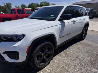 Used 2024 Jeep Grand Cherokee Altitude image 1