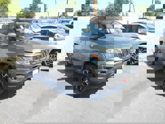 Used 2019 Jeep Compass Trailhawk image 1