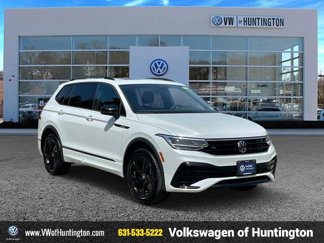 Certified 2024 Volkswagen Tiguan SE R-Line image 1