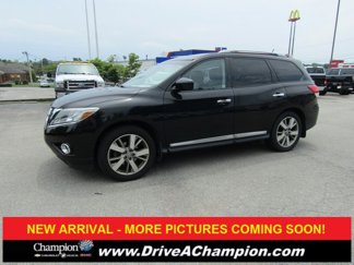 Used 2016 Nissan Pathfinder Platinum image 1