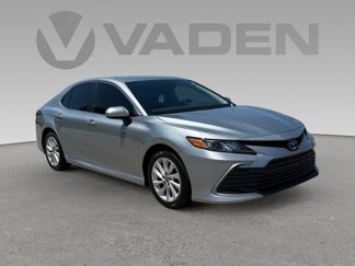 Used 2022 Toyota Camry LE image 1