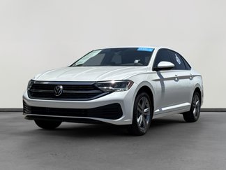 Used 2024 Volkswagen Jetta SE image 1