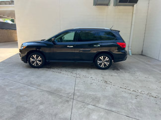 Used 2017 Nissan Pathfinder SV image 1