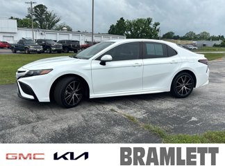 Used 2021 Toyota Camry SE image 1