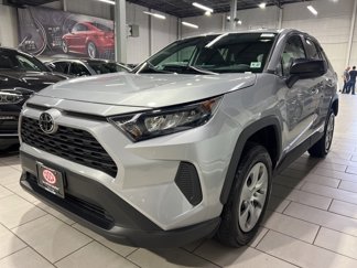 Used 2022 Toyota RAV4 LE image 1