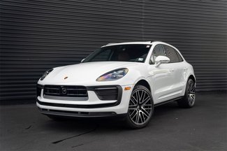Used 2025 Porsche Macan image 1