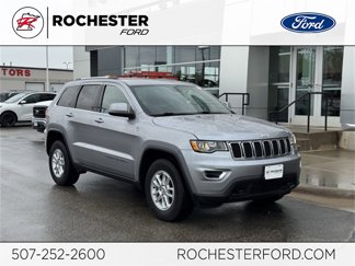Used 2018 Jeep Grand Cherokee Laredo image 1