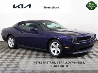Used 2014 Dodge Challenger SXT image 1