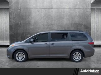 Used 2017 Toyota Sienna XLE image 1