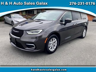 Used 2023 Chrysler Pacifica Touring-L image 1