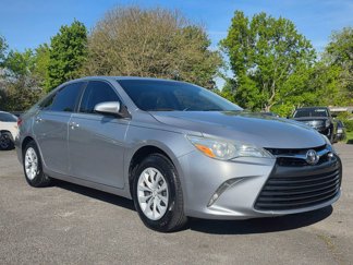 Used 2015 Toyota Camry LE image 1
