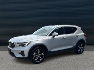 Certified 2025 Volvo XC40 B5 Core image 1