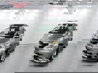 Used 2011 Toyota Sienna LE image 1