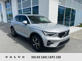 Used 2025 Volvo XC40 B5 Core image 1
