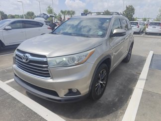 Used 2016 Toyota Highlander XLE image 1