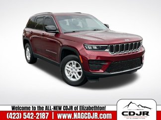 Used 2023 Jeep Grand Cherokee Laredo image 1