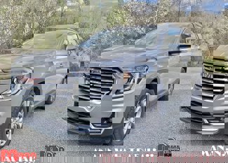 Used 2024 GMC Terrain SLT image 1